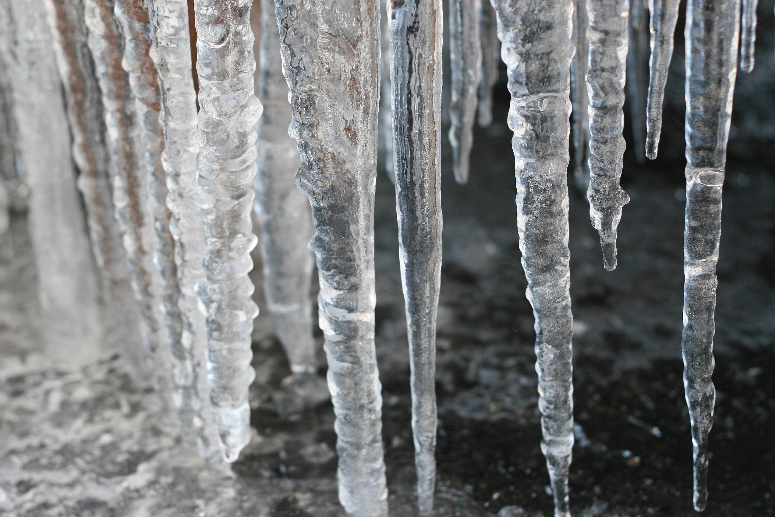 ice dam prevention for commercial buildings